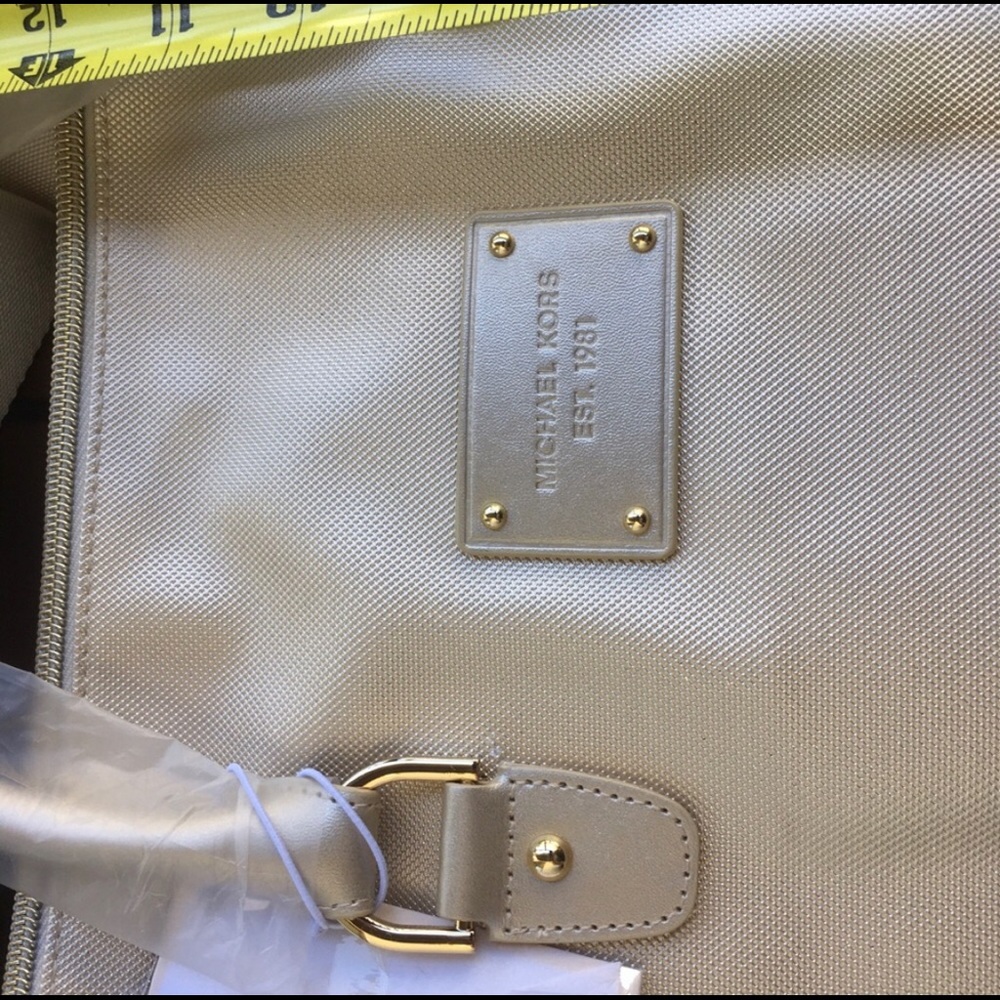 MICHAEL KORS Large Gold Weekender Duffle Bag - Picture 4 of 7